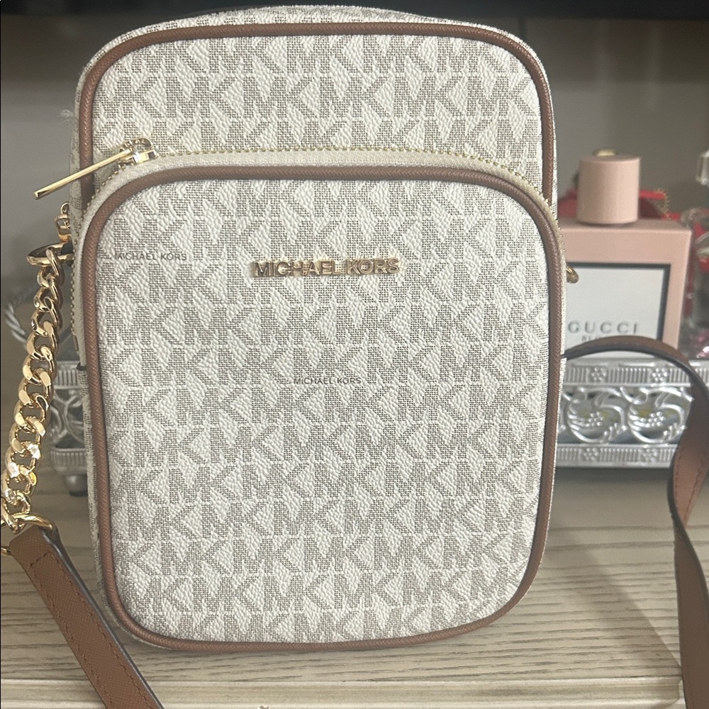 New Michael Kors Cream and Brown Crossbody Bag - Picture 3 of 12
